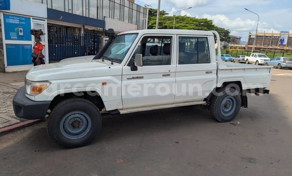 Acheter Occasion Voiture Toyota Land Cruiser Marron à Yaoundé, Central Cameroon Acheter Occasion Voiture Toyota Land Cruiser Marron à Yaoundé, Central Cameroon
