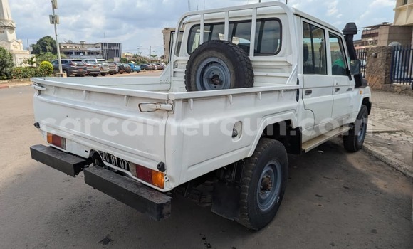 Acheter Occasion Voiture Toyota Land Cruiser Marron à Yaoundé, Central Cameroon Acheter Occasion Voiture Toyota Land Cruiser Marron à Yaoundé, Central Cameroon