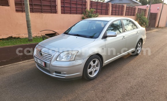 Sayi Sabo Toyota Avensis Azurfa Mota in Yaounde a Babban Kamaru Sayi Sabo Toyota Avensis Azurfa Mota in Yaounde a Babban Kamaru