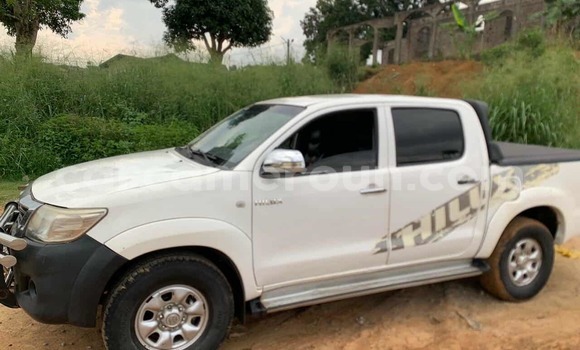 Buy Used Toyota Hilux White Car in Yaounde in Central Cameroon