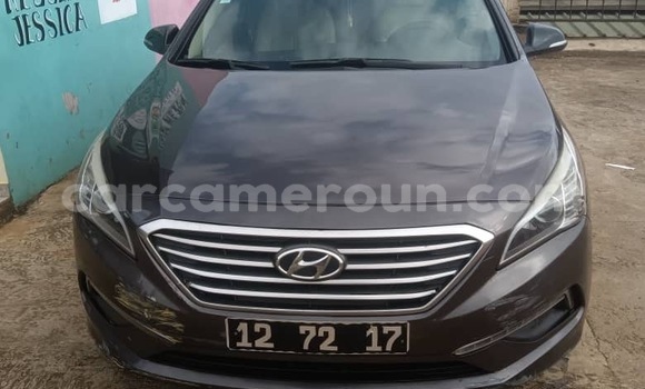 Sayi Na hannu Hyundai Sonata Azurfa Mota in Douala a Ƙasar Kamaru