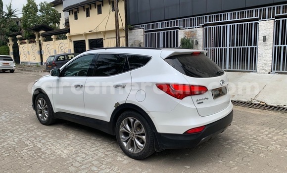 Acheter Import Voiture Hyundai Santa Fe Blanc à Douala, Littoral Cameroon Acheter Import Voiture Hyundai Santa Fe Blanc à Douala, Littoral Cameroon