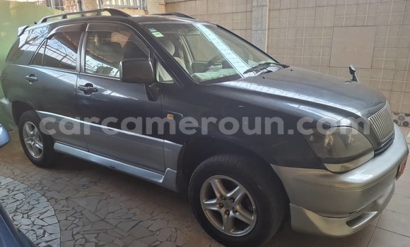 Sayi Na hannu Toyota Harrier Black Mota in Douala a Ƙasar Kamaru Sayi Na hannu Toyota Harrier Black Mota in Douala a Ƙasar Kamaru