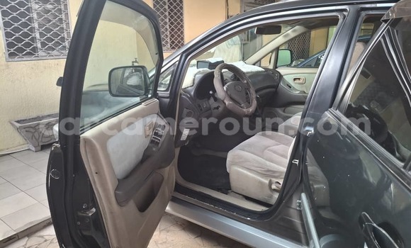 Sayi Na hannu Toyota Harrier Black Mota in Douala a Ƙasar Kamaru Sayi Na hannu Toyota Harrier Black Mota in Douala a Ƙasar Kamaru