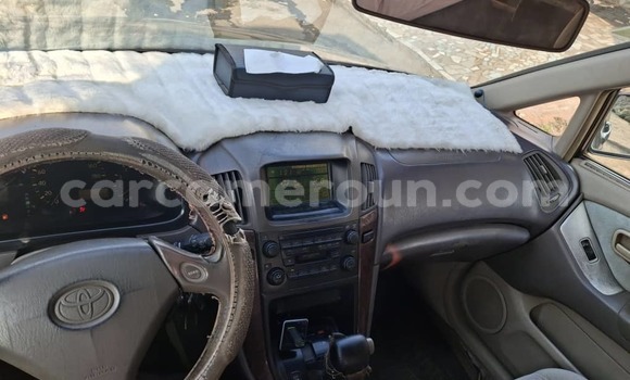 Sayi Na hannu Toyota Harrier Black Mota in Douala a Ƙasar Kamaru Sayi Na hannu Toyota Harrier Black Mota in Douala a Ƙasar Kamaru