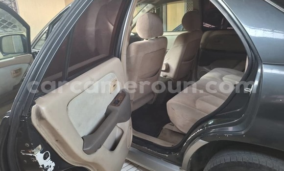 Sayi Na hannu Toyota Harrier Black Mota in Douala a Ƙasar Kamaru Sayi Na hannu Toyota Harrier Black Mota in Douala a Ƙasar Kamaru