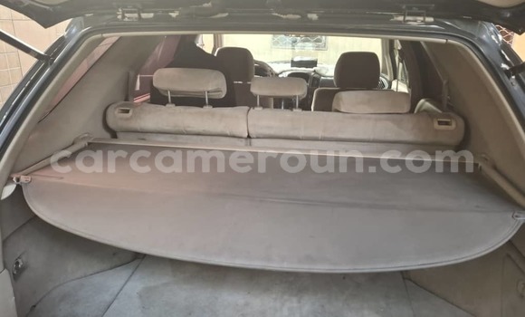 Sayi Na hannu Toyota Harrier Black Mota in Douala a Ƙasar Kamaru Sayi Na hannu Toyota Harrier Black Mota in Douala a Ƙasar Kamaru