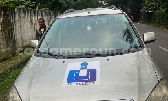 Acheter Occasion Voiture Toyota Avensis Verso Gris à Douala, Littoral Cameroon