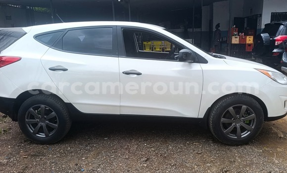 Sayi Na hannu Hyundai Tucson White Mota in Douala a Ƙasar Kamaru Sayi Na hannu Hyundai Tucson White Mota in Douala a Ƙasar Kamaru