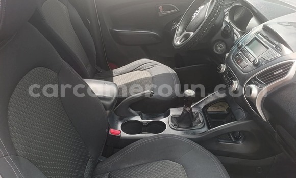 Sayi Na hannu Hyundai Tucson White Mota in Douala a Ƙasar Kamaru Sayi Na hannu Hyundai Tucson White Mota in Douala a Ƙasar Kamaru