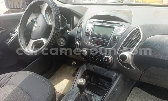 Sayi Na hannu Hyundai Tucson White Mota in Douala a Ƙasar Kamaru Sayi Na hannu Hyundai Tucson White Mota in Douala a Ƙasar Kamaru