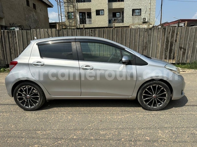 Big with watermark toyota vitz littoral cameroon douala 21418