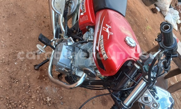 Sayi Na hannu Lifan LF150 Red Motsi in Mfou a Babban Kamaru Sayi Na hannu Lifan LF150 Red Motsi in Mfou a Babban Kamaru