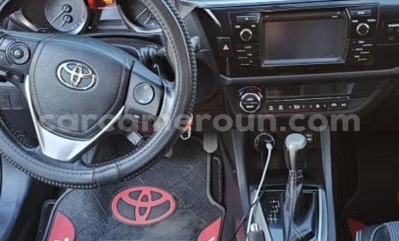 Sayi Na hannu Toyota Corolla Black Mota in Yaounde a Babban Kamaru Sayi Na hannu Toyota Corolla Black Mota in Yaounde a Babban Kamaru