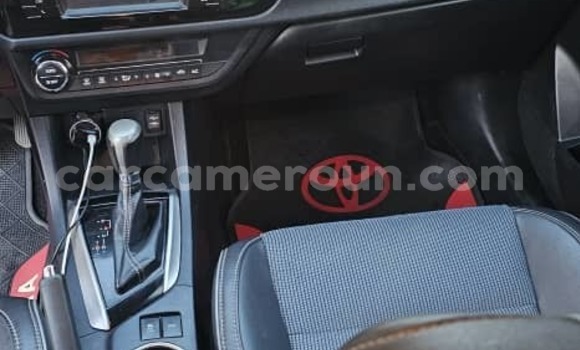 Sayi Na hannu Toyota Corolla Black Mota in Yaounde a Babban Kamaru Sayi Na hannu Toyota Corolla Black Mota in Yaounde a Babban Kamaru