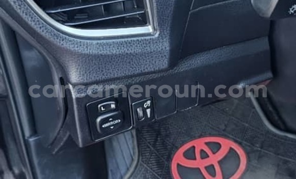 Sayi Na hannu Toyota Corolla Black Mota in Yaounde a Babban Kamaru Sayi Na hannu Toyota Corolla Black Mota in Yaounde a Babban Kamaru