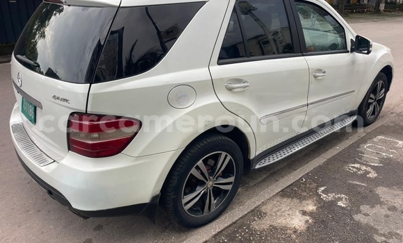Acheter Occasion Voiture Mercedes‒Benz ML–Class Bleu à Douala, Littoral Cameroon Acheter Occasion Voiture Mercedes‒Benz ML–Class Bleu à Douala, Littoral Cameroon