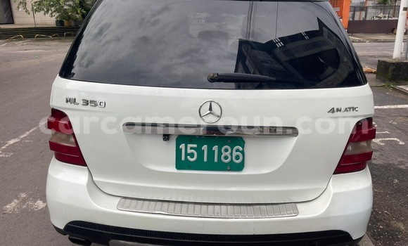 Acheter Occasion Voiture Mercedes‒Benz ML–Class Bleu à Douala, Littoral Cameroon Acheter Occasion Voiture Mercedes‒Benz ML–Class Bleu à Douala, Littoral Cameroon