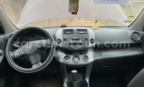 Sayi Na hannu Toyota RAV4 Sauran Mota in Yaounde a Babban Kamaru Sayi Na hannu Toyota RAV4 Sauran Mota in Yaounde a Babban Kamaru