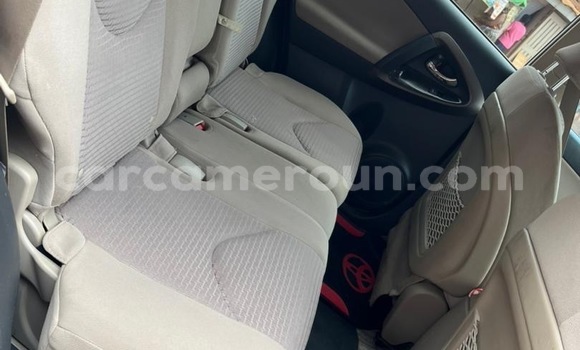 Sayi Na hannu Toyota Vanguard White Mota in Yaounde a Babban Kamaru Sayi Na hannu Toyota Vanguard White Mota in Yaounde a Babban Kamaru
