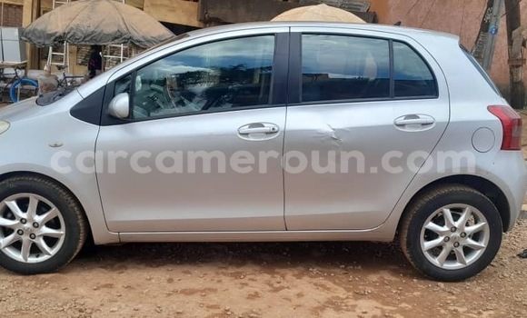 Acheter Import Voiture Toyota Yaris Gris à Yaoundé, Central Cameroon Acheter Import Voiture Toyota Yaris Gris à Yaoundé, Central Cameroon