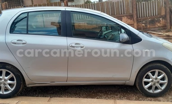 Acheter Import Voiture Toyota Yaris Gris à Yaoundé, Central Cameroon Acheter Import Voiture Toyota Yaris Gris à Yaoundé, Central Cameroon