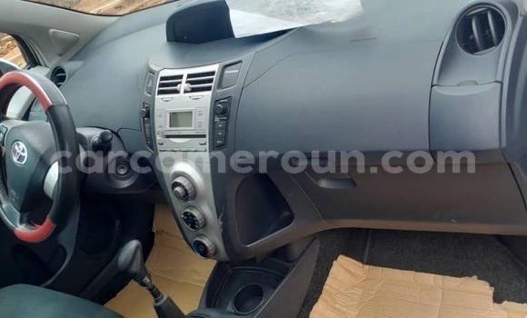 Acheter Import Voiture Toyota Yaris Gris à Yaoundé, Central Cameroon Acheter Import Voiture Toyota Yaris Gris à Yaoundé, Central Cameroon