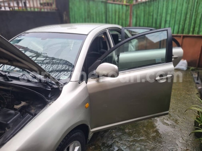 Big with watermark toyota avensis littoral cameroon douala 21438