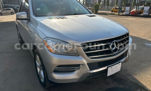 Sayi Sabo Mercedes‒Benz ML–Class Azurfa Mota in Yaounde a Babban Kamaru Sayi Sabo Mercedes‒Benz ML–Class Azurfa Mota in Yaounde a Babban Kamaru