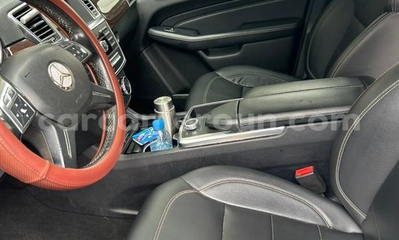 Sayi Sabo Mercedes‒Benz ML–Class Azurfa Mota in Yaounde a Babban Kamaru Sayi Sabo Mercedes‒Benz ML–Class Azurfa Mota in Yaounde a Babban Kamaru