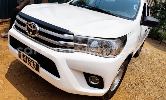 Sayi Sabo Toyota Pickup White Mota in Yaounde a Babban Kamaru Sayi Sabo Toyota Pickup White Mota in Yaounde a Babban Kamaru