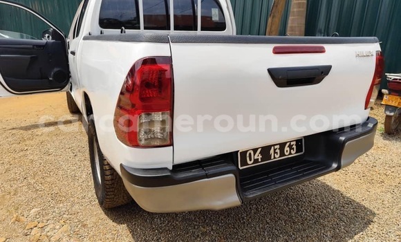 Sayi Sabo Toyota Pickup White Mota in Yaounde a Babban Kamaru Sayi Sabo Toyota Pickup White Mota in Yaounde a Babban Kamaru