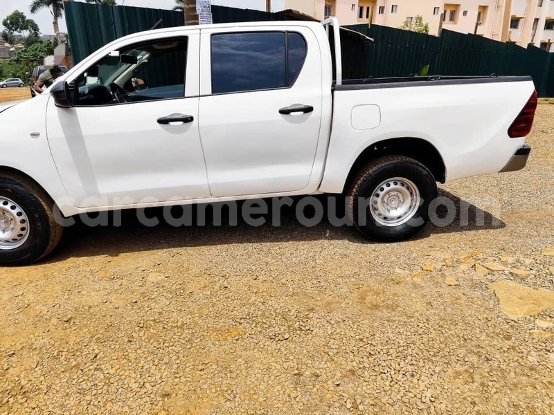 Big with watermark toyota pickup central cameroon yaounde 21468