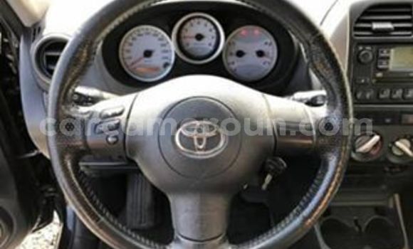 Sayi Na hannu Toyota RAV4 Blue Mota in Douala a Ƙasar Kamaru Sayi Na hannu Toyota RAV4 Blue Mota in Douala a Ƙasar Kamaru