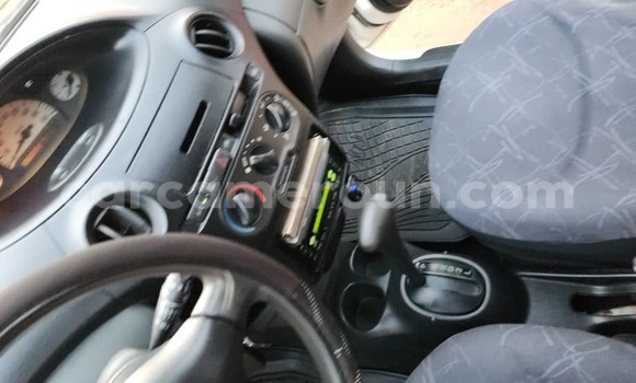 Sayi Na hannu Toyota Yaris White Mota in Yaounde a Babban Kamaru Sayi Na hannu Toyota Yaris White Mota in Yaounde a Babban Kamaru