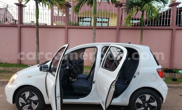 Sayi Na hannu Toyota Yaris White Mota in Yaounde a Babban Kamaru Sayi Na hannu Toyota Yaris White Mota in Yaounde a Babban Kamaru