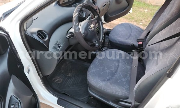Sayi Na hannu Toyota Yaris White Mota in Yaounde a Babban Kamaru Sayi Na hannu Toyota Yaris White Mota in Yaounde a Babban Kamaru