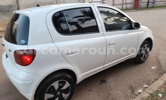 Sayi Na hannu Toyota Yaris White Mota in Yaounde a Babban Kamaru Sayi Na hannu Toyota Yaris White Mota in Yaounde a Babban Kamaru