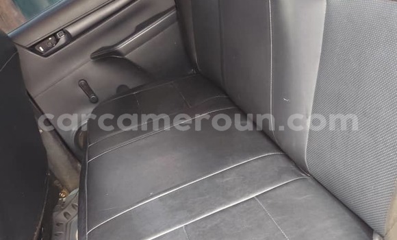 Sayi Na hannu Toyota Hilux White Mota in Yaounde a Babban Kamaru Sayi Na hannu Toyota Hilux White Mota in Yaounde a Babban Kamaru