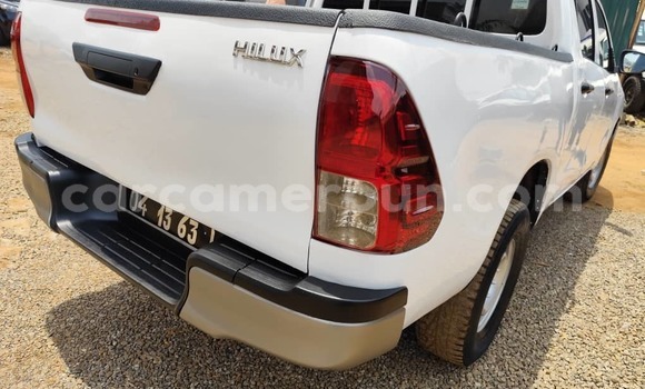 Sayi Na hannu Toyota Hilux White Mota in Yaounde a Babban Kamaru Sayi Na hannu Toyota Hilux White Mota in Yaounde a Babban Kamaru