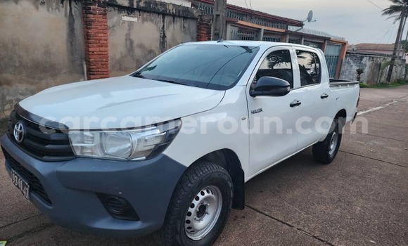 Acheter Occasion Voiture Toyota Hiluxe VIGO Blanc à Yaoundé, Central Cameroon