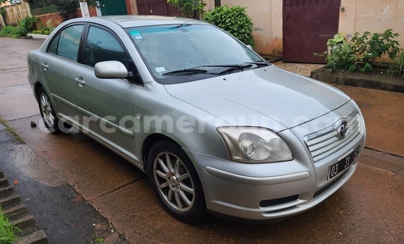Sayi Na hannu Toyota Avensis Azurfa Mota in Yaounde a Babban Kamaru