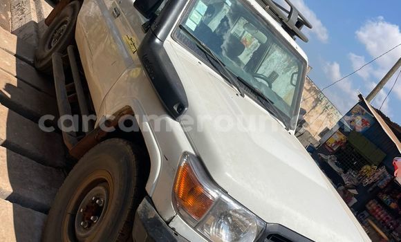 Sayi Na hannu Toyota Land Cruiser White Mota in Yaounde a Babban Kamaru Sayi Na hannu Toyota Land Cruiser White Mota in Yaounde a Babban Kamaru