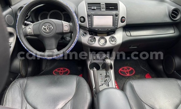 Sayi Imported Toyota RAV4 Blue Mota in Douala a Ƙasar Kamaru Sayi Imported Toyota RAV4 Blue Mota in Douala a Ƙasar Kamaru