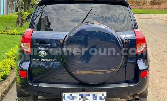 Sayi Imported Toyota RAV4 Blue Mota in Douala a Ƙasar Kamaru Sayi Imported Toyota RAV4 Blue Mota in Douala a Ƙasar Kamaru