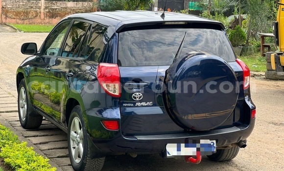 Sayi Imported Toyota RAV4 Blue Mota in Douala a Ƙasar Kamaru Sayi Imported Toyota RAV4 Blue Mota in Douala a Ƙasar Kamaru