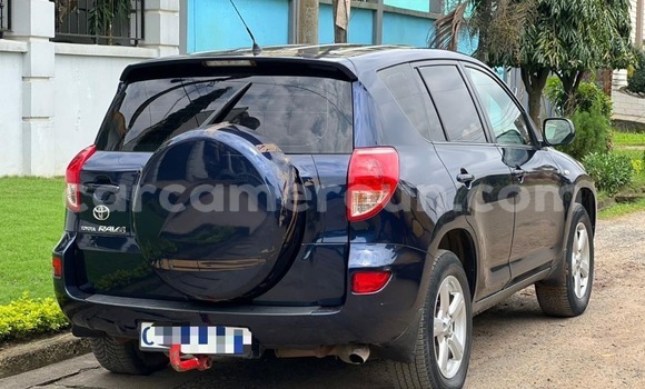 Sayi Imported Toyota RAV4 Blue Mota in Douala a Ƙasar Kamaru Sayi Imported Toyota RAV4 Blue Mota in Douala a Ƙasar Kamaru