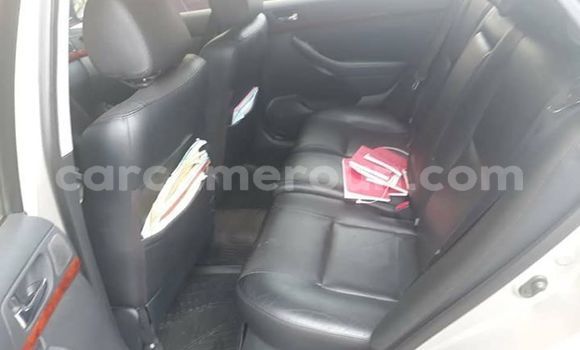 Sayi Na hannu Toyota Avensis Azurfa Mota in Yaounde a Babban Kamaru Sayi Na hannu Toyota Avensis Azurfa Mota in Yaounde a Babban Kamaru