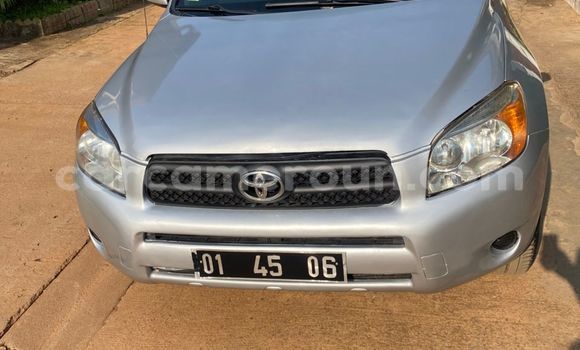 Sayi Na hannu Toyota RAV4 Azurfa Mota in Yaounde a Babban Kamaru