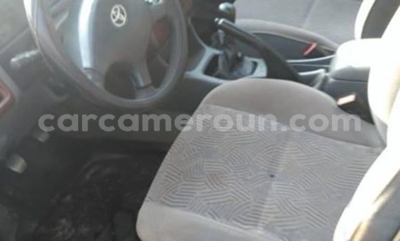Sayi Na hannu Toyota Avensis Red Mota in Yaounde a Babban Kamaru Sayi Na hannu Toyota Avensis Red Mota in Yaounde a Babban Kamaru